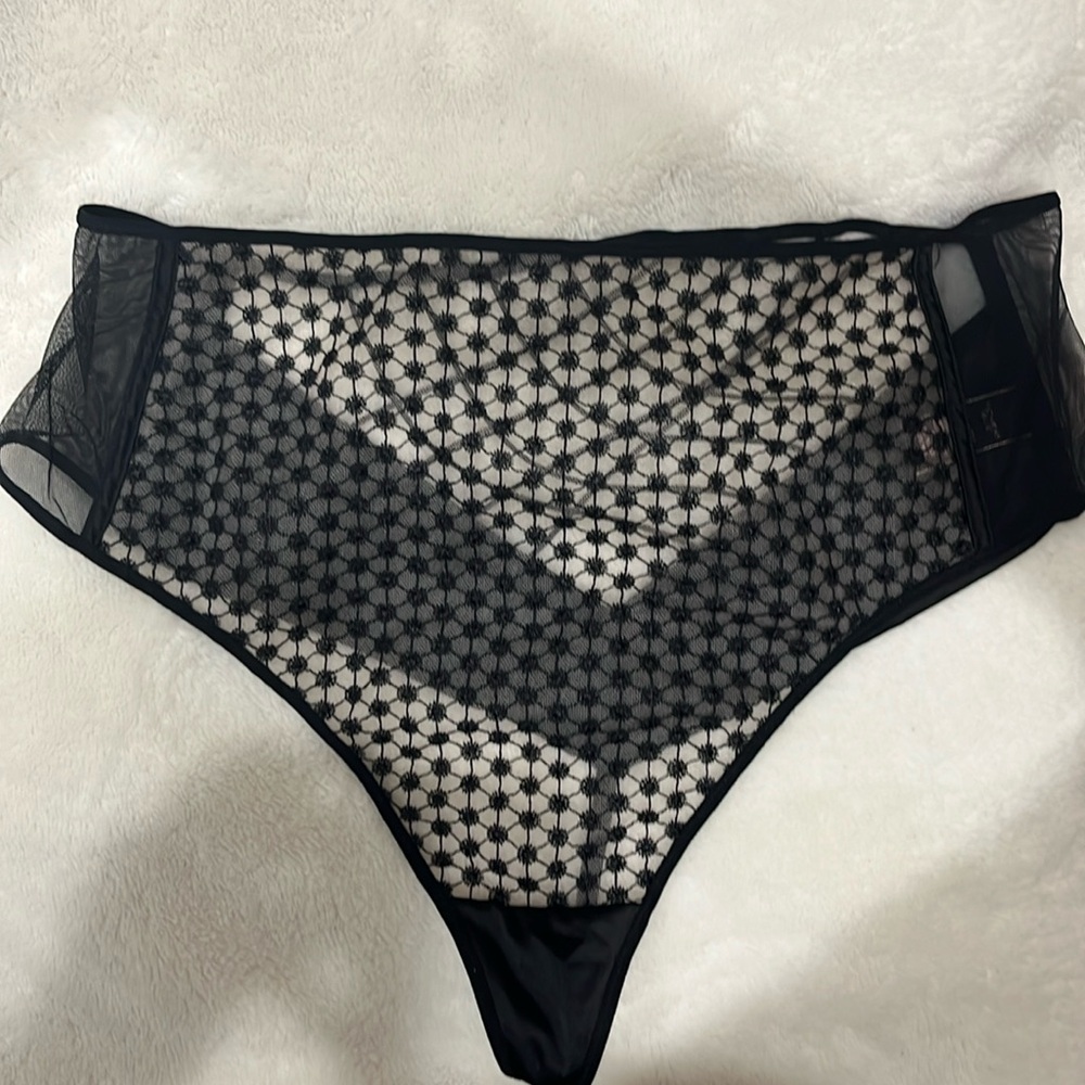 Like New!Very Sexy no flaws..tried on- too big for me Vic Sec didn’t return